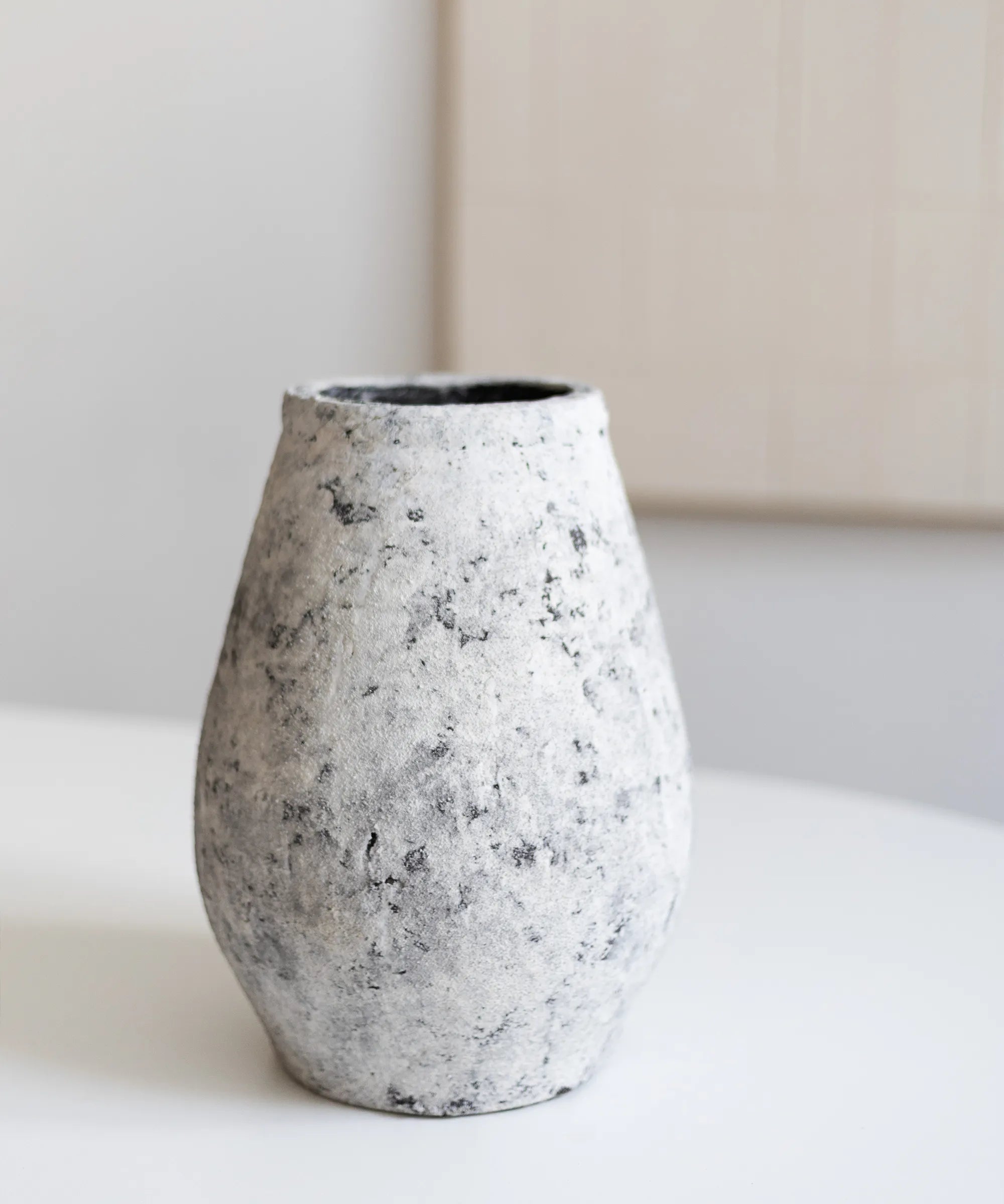 Detalle Jarron decorativo de ceramica Brisa