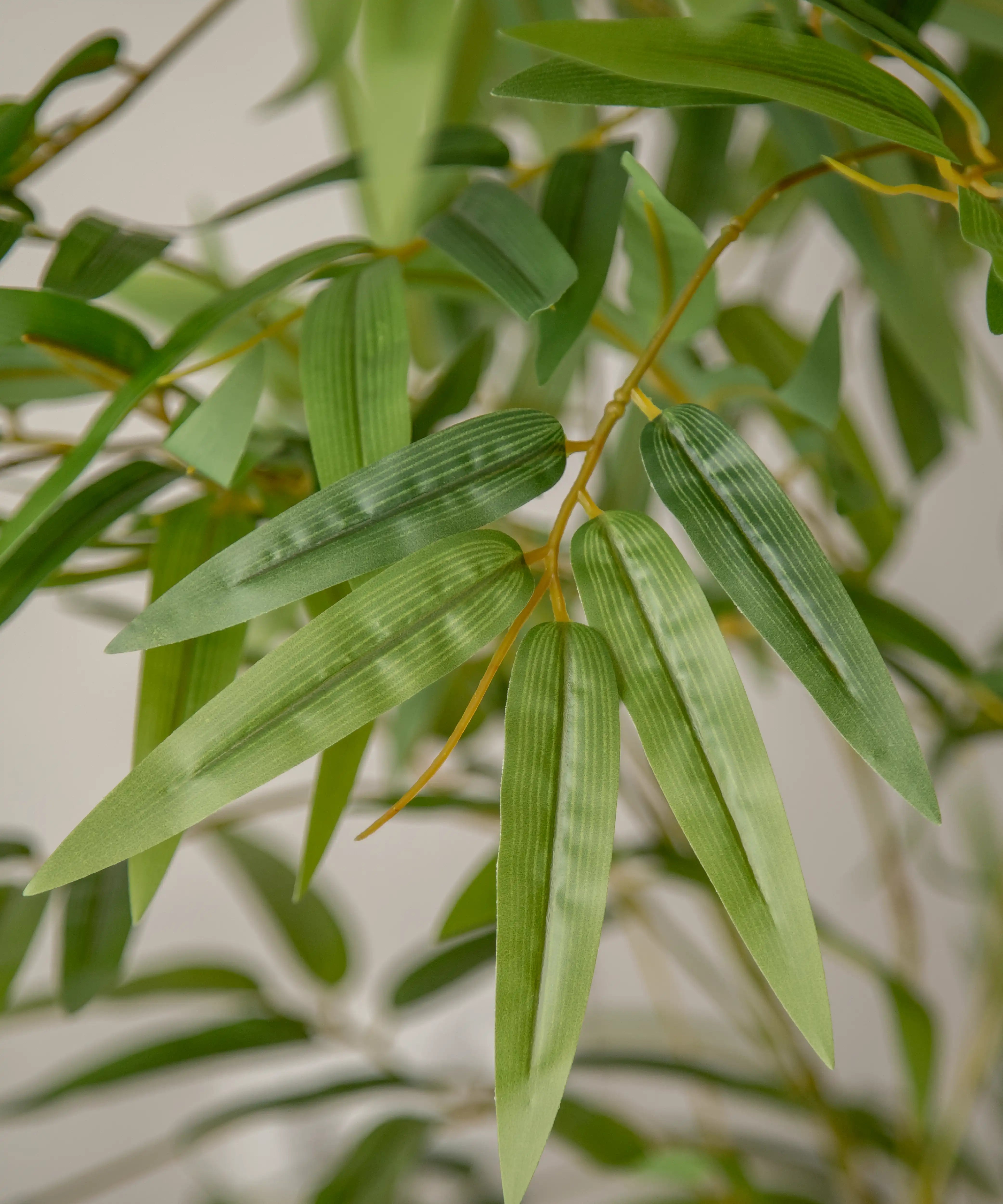 detalle hojas bambu artificial minimal