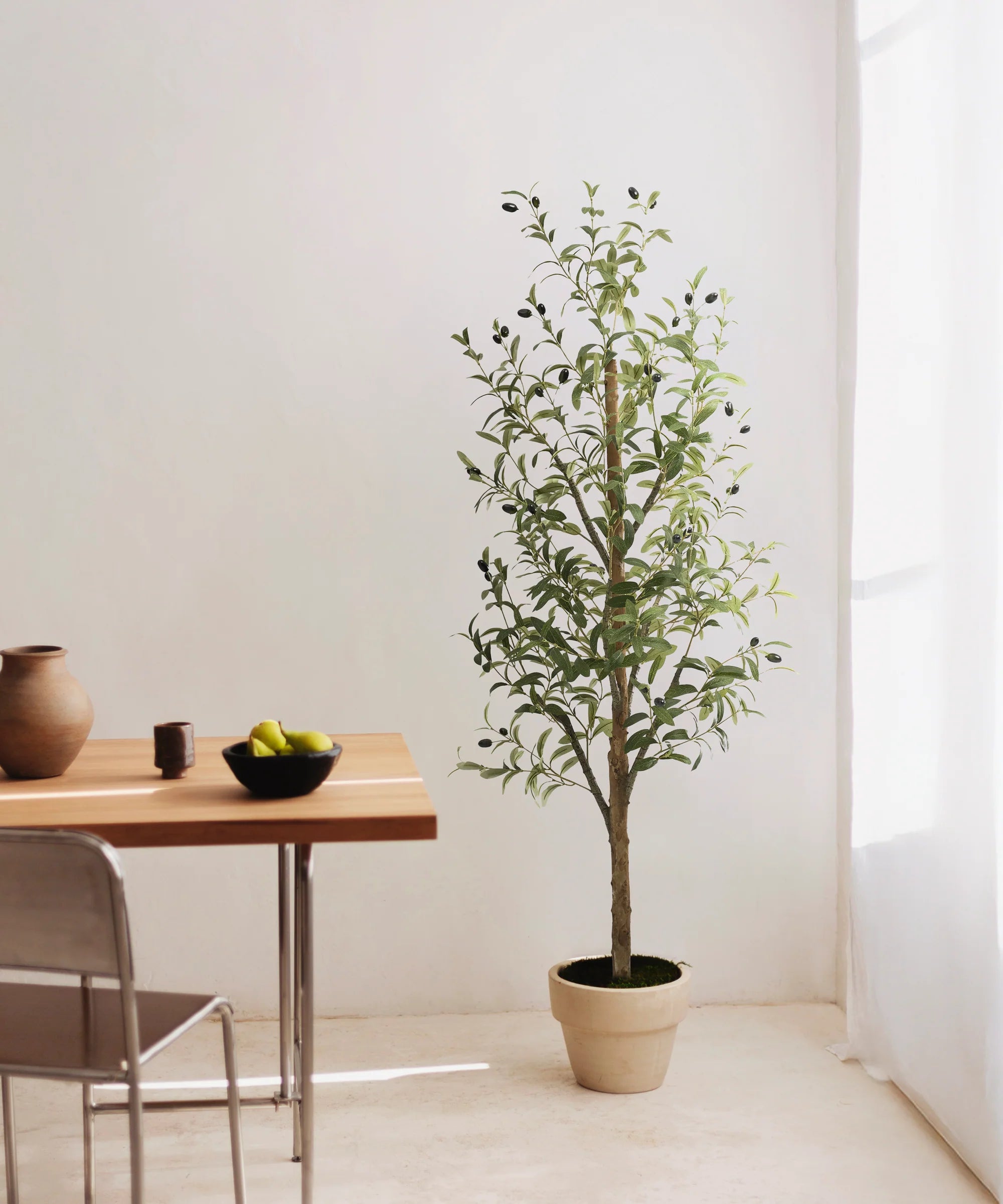 Minimaler künstlicher Olivenbaum