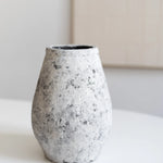 Detalle Jarron decorativo de ceramica Brisa
