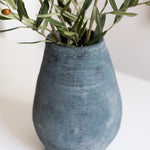Detalle Jarron decorativo de ceramica Brisa Azul